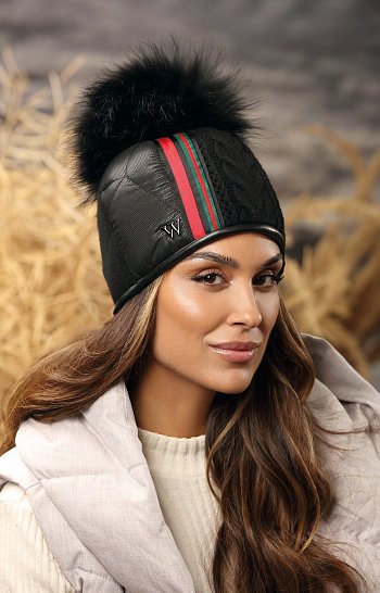 Women's cap with pompom Defisa black